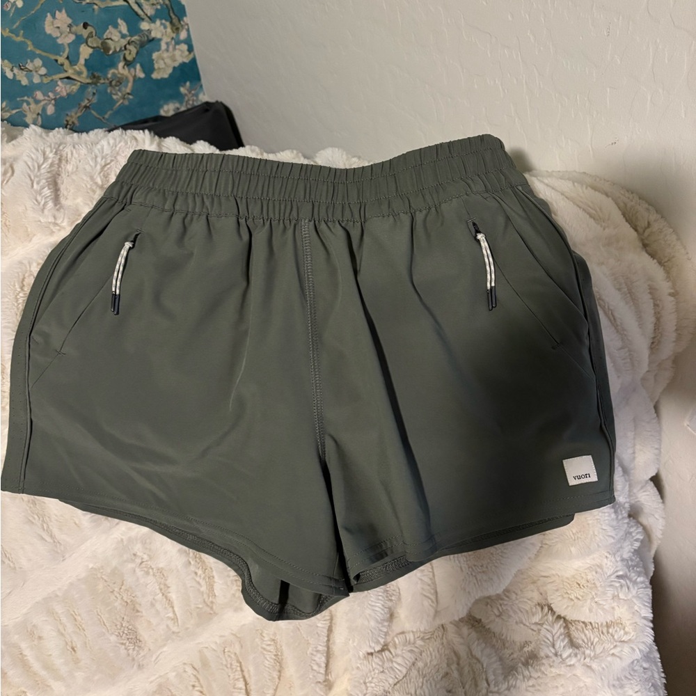 Vuori Dash Short Small Women's Sage Green Shorts